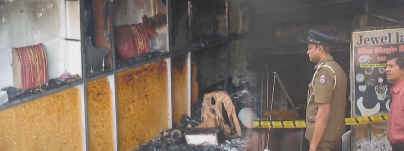 ගින්නකින් තිදෙනෙකුට තුවාල